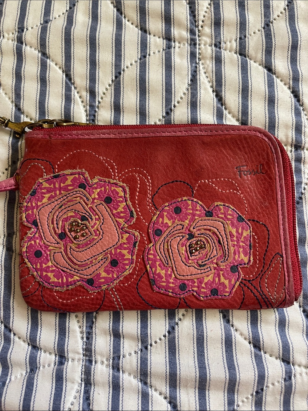 Fossil VINTAGE Red Leather Zip Wallet with Pink Floral Appliqués